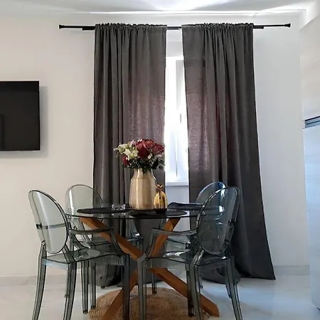 Istrian Diamond Daire *